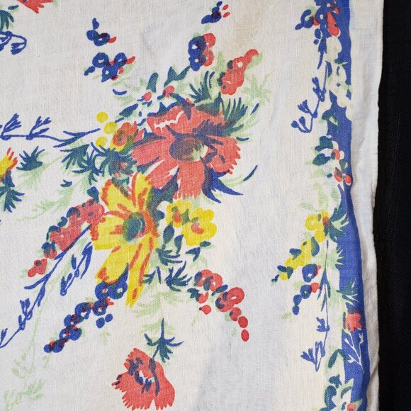 Pretty Vintage Wilendur Cosmos Floral Pinks and Blues and Yellows Square 35x33 - Picture 3 of 6